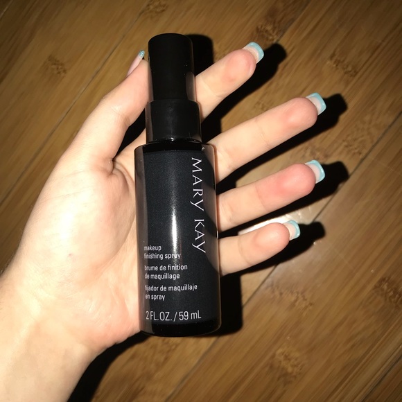 New Mary Kay Makeup Finishing Spray by Skindinävia - Picture 4 of 5